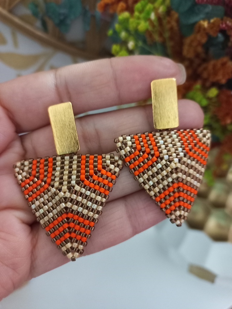 Arete triangular naranja