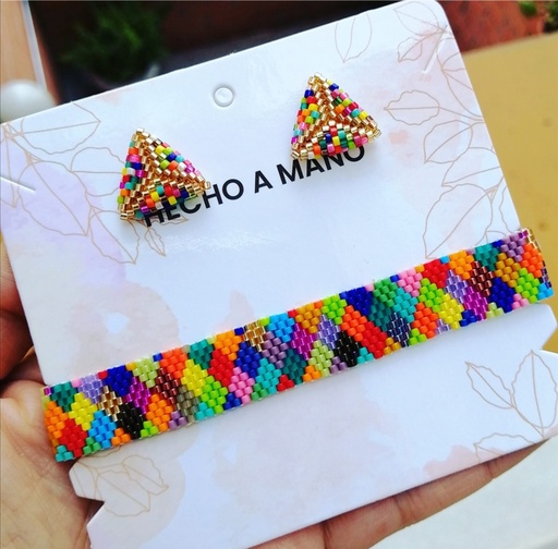Brazalete y topos multicolor
